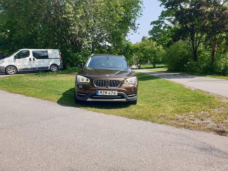 Brun Begagnad 2013 BMW X1 xLine SUV | 95 000 kr (Bra pris) - Bild 1/4