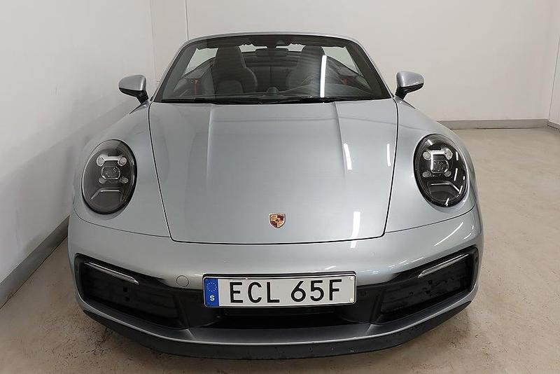 Begagnad Porsche 911 Carrera S Cabriolet Chrono 450 HK (330 kW) 2019 Flerfärgad Cab