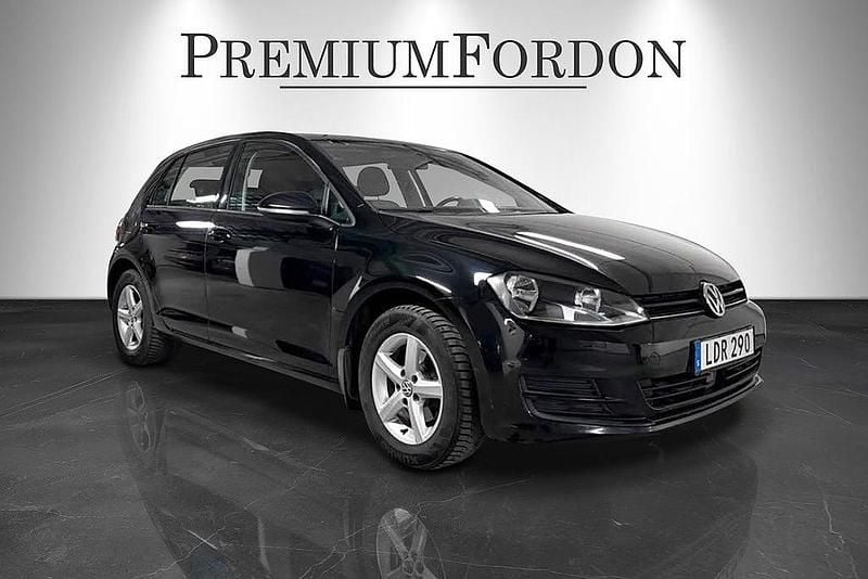 Begagnad VW Golf VII 110 HK (80 kW) 2015 Svart Halvkombi