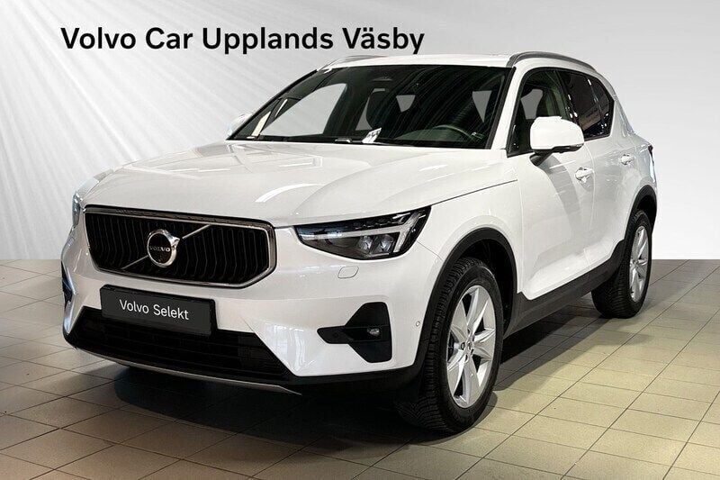 Vit Begagnad 2023 Volvo XC40 Core SUV | 339 900 kr (Marknadspris) - Bild 1/3