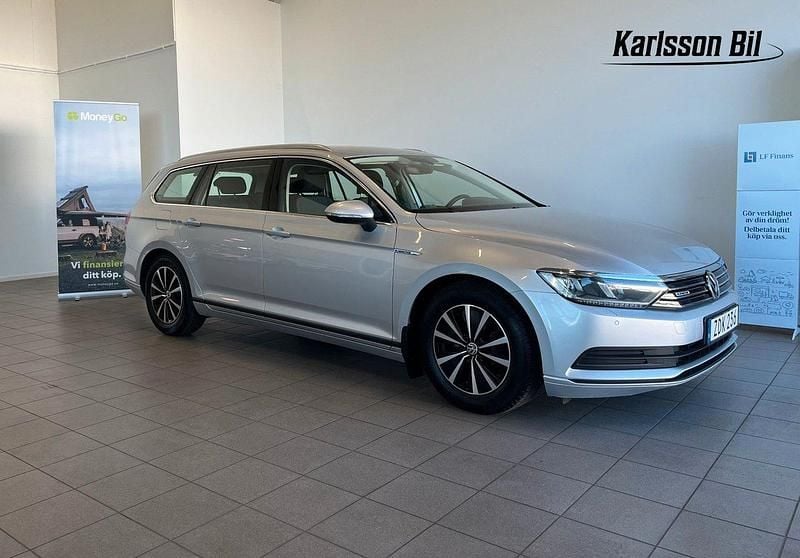 Silver Begagnad 2018 VW Passat Kombi | 179 900 kr (Marknadspris) - Bild 1/4