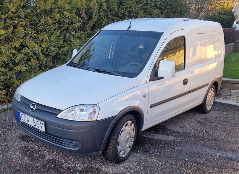 Begagnad Opel Combo 94 HK (69 kW) 2009 Van