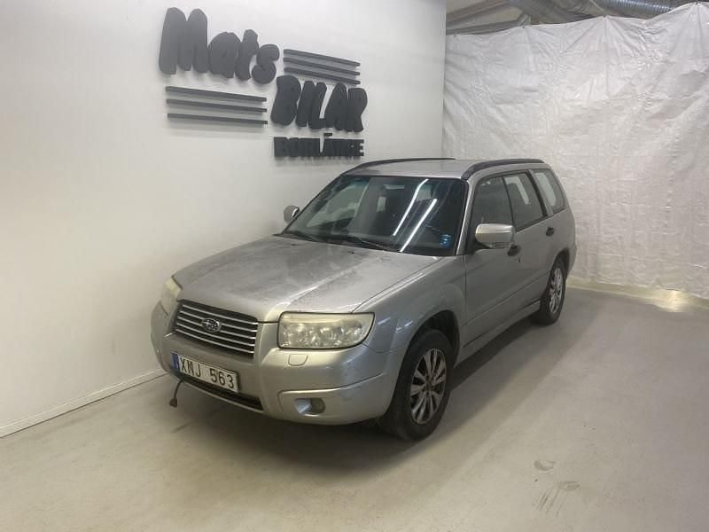 Silver Begagnad 2006 Subaru Forester SUV | 14 900 kr (Superpris) - Bild 1/4