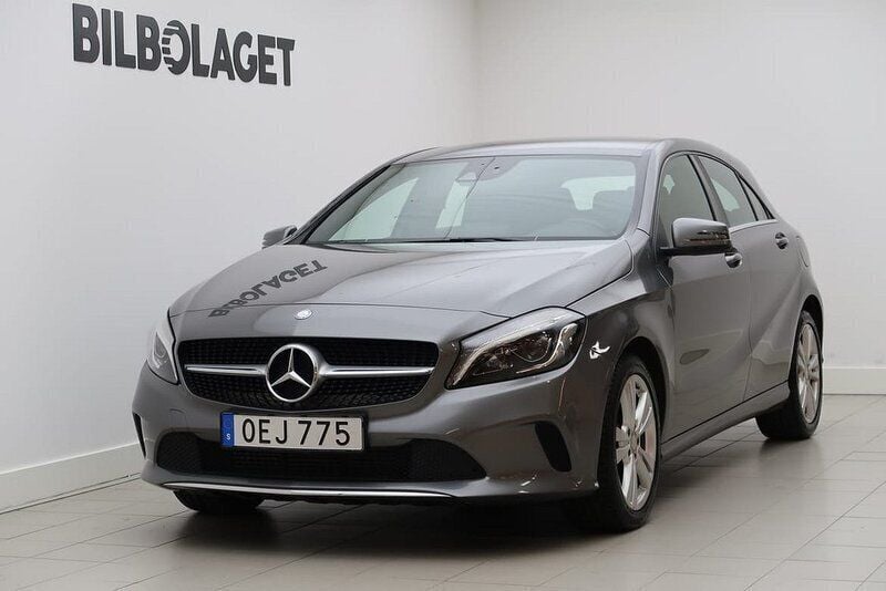 Mörkgrå Begagnad 2017 Mercedes A200 Halvkombi | 219 900 kr (Dyr) - Bild 1/4