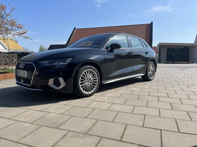 Svart Begagnad 2021 Audi A3 Sportback Proline Halvkombi | 205 000 kr (Marknadspris) - Bild 1/3
