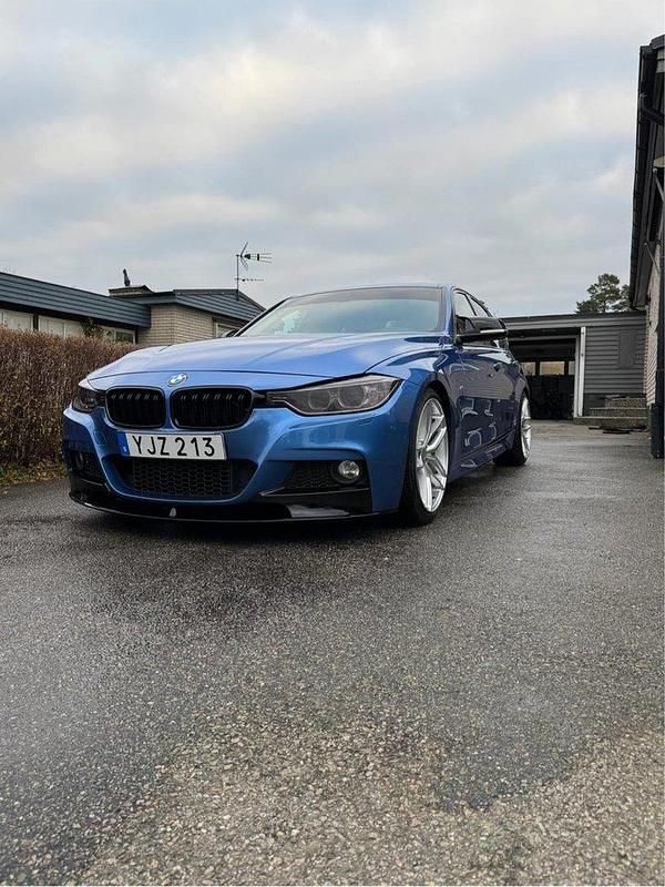Blå Begagnad 2015 BMW 335 M Sport Sedan | 250 000 kr (Marknadspris) - Bild 1/4