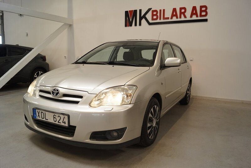Silver Begagnad 2005 Toyota Corolla Halvkombi | 49 900 kr (Marknadspris) - Bild 1/4