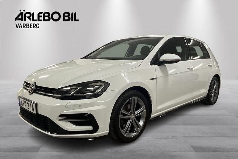 Vit Begagnad 2020 VW Golf VII R-line Halvkombi | 219 900 kr (Marknadspris) - Bild 1/4