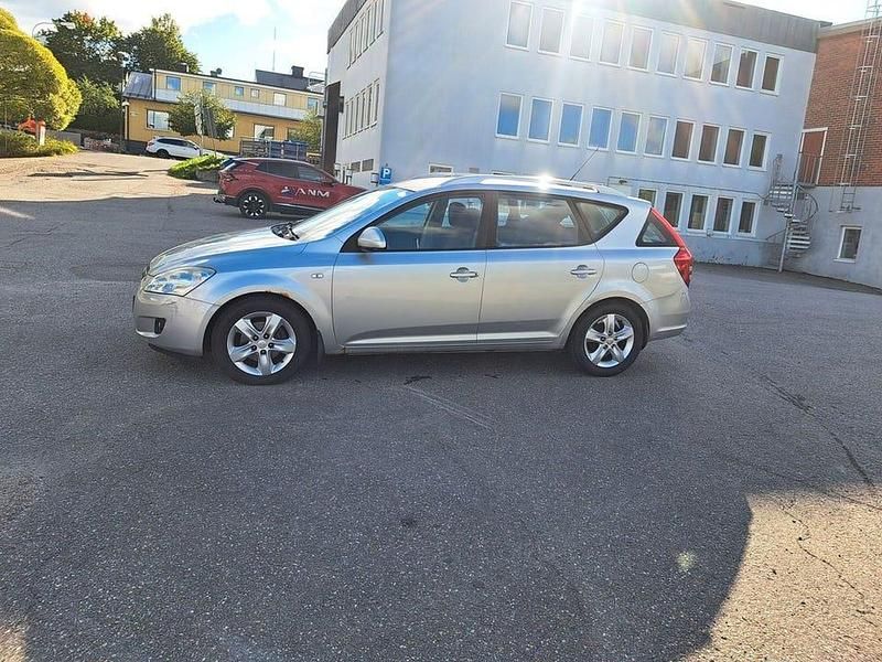 Begagnad Kia Ceed Sportswagon EX 116 HK (85 kW) 2007 Silver Kombi