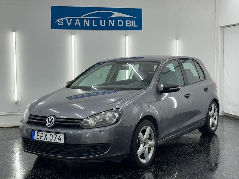 Mörkgrå Begagnad 2011 VW Golf VI Halvkombi | 39 800 kr (Marknadspris) - Bild 1/4