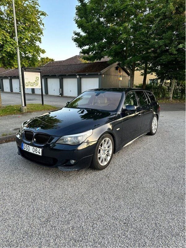 Blå Begagnad 2008 BMW 530 M Sport Kombi | 69 500 kr (Lite dyr) - Bild 1/4