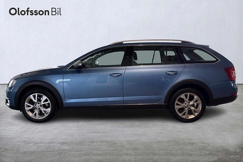 Blå Begagnad 2016 Skoda Octavia Scout Scout 4x4 Kombi | 149 000 kr (Marknadspris) - Bild 1/4