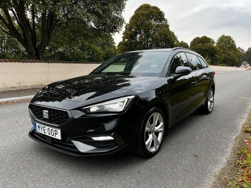 Svart Begagnad 2021 Seat Leon ST FR Kombi | 229 900 kr (Marknadspris) - Bild 1/4