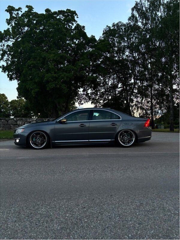 Grå Begagnad 2007 Volvo S80 Momentum Sedan | 75 000 kr (Dyr) - Bild 1/4
