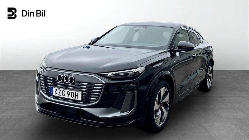 Svart Ny 2025 Audi Q6 Sportback e-tron S-Line SUV | 842 100 kr - Bild 1/4