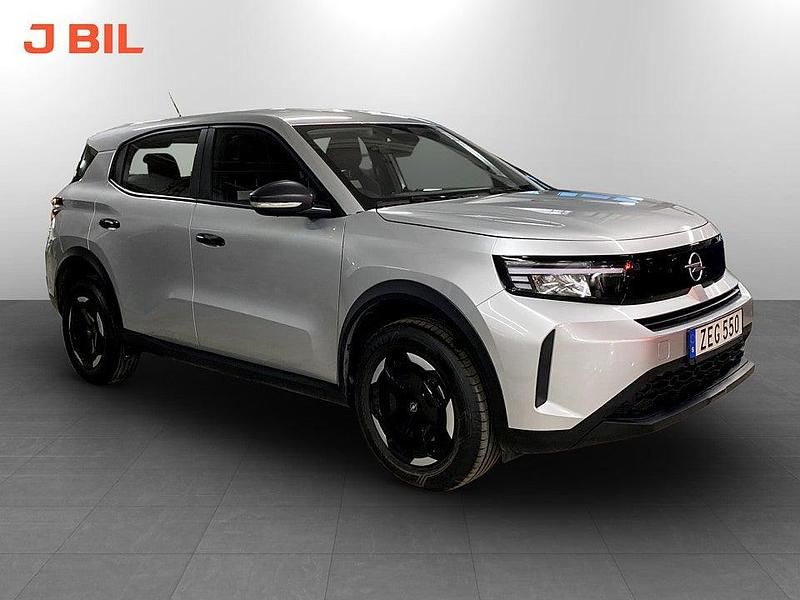 Grå Begagnad 2025 Opel Frontera SUV | 319 900 kr (Marknadspris) - Bild 1/3