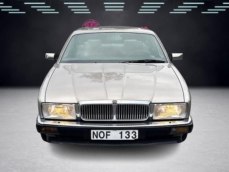 Begagnad Jaguar XJ Sovereign 185 HK (136 kW) 1988 Ljusgrå Sedan