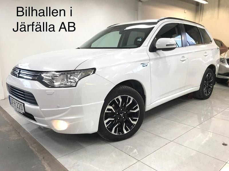 Vit Begagnad 2014 Mitsubishi Outlander SUV | 129 900 kr (Marknadspris) - Bild 1/4