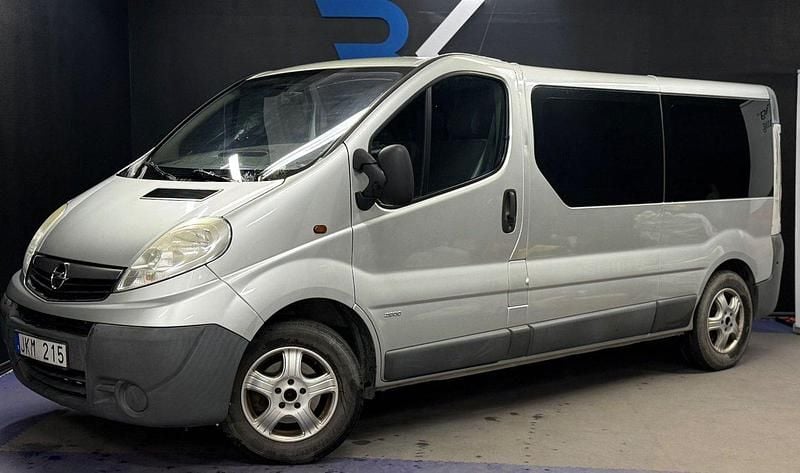 Grå Begagnad 2010 Opel Vivaro Van | 79 900 kr - Bild 1/4