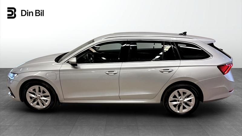 Begagnad Skoda Octavia Style 150 HK (110 kW) 2024 Silver Kombi