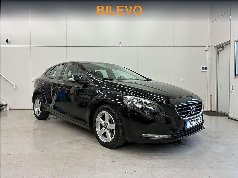 Svart Begagnad 2015 Volvo V40 Kombi | 169 800 kr (Marknadspris) - Bild 1/4