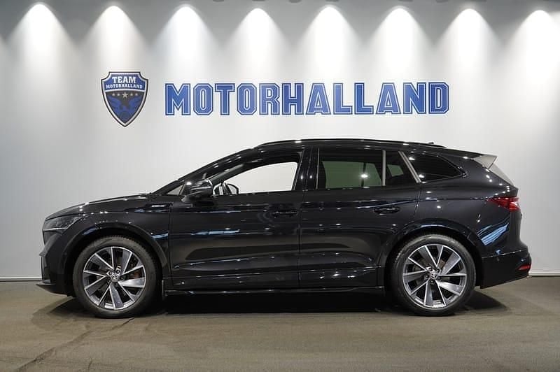 Svart Begagnad 2022 Skoda Enyaq iV SportLine SUV | 379 900 kr (Marknadspris) - Bild 1/4