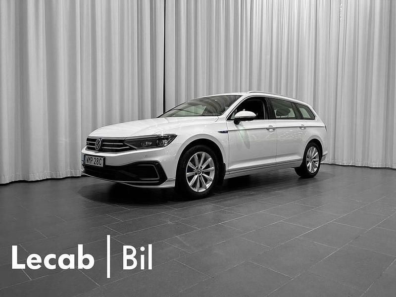 Pure white (stängd för ny Begagnad 2021 VW Passat GTE | 259 500 kr (Marknadspris) - Bild 1/4