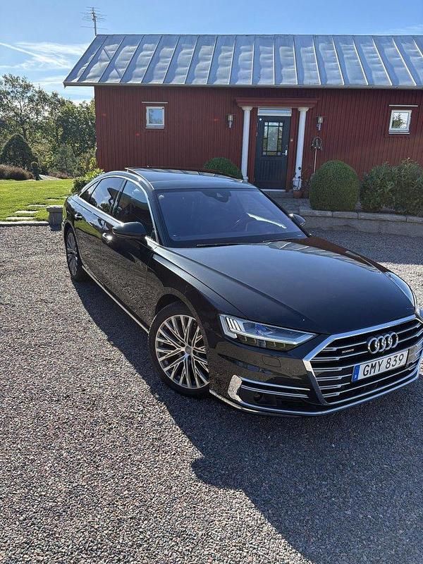 Grå Begagnad 2018 Audi A8 Sedan | 525 000 kr - Bild 1/4
