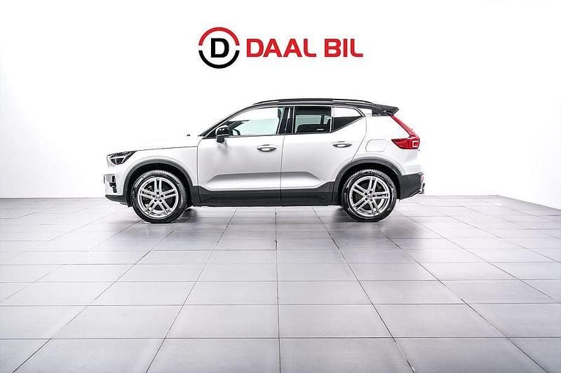 Vit Begagnad 2023 Volvo XC40 SUV | 349 700 kr (Superpris) - Bild 1/4