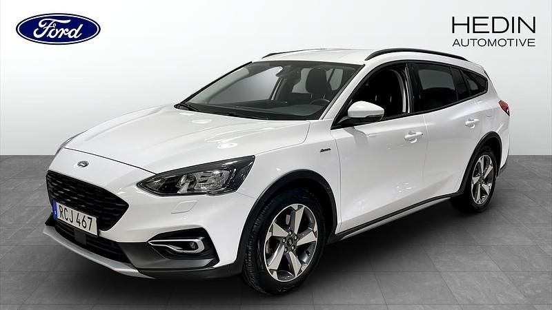 Frozen white Begagnad 2022 Ford Focus Active Kombi | 214 900 kr (Marknadspris) - Bild 1/4
