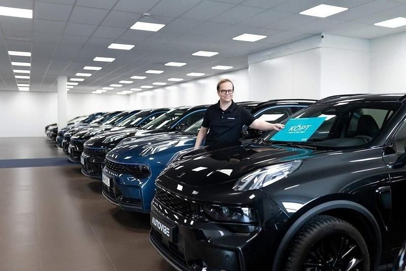 Svart Begagnad 2021 Polestar 2 Performance Halvkombi | 349 600 kr (Marknadspris) - Bild 1/1