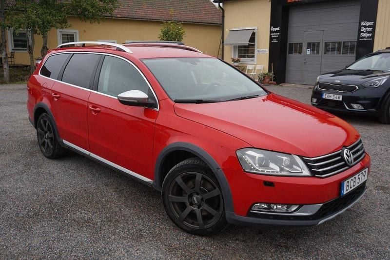 Röd Begagnad 2014 VW Passat Alltrack Kombi | 119 900 kr (Marknadspris) - Bild 1/4