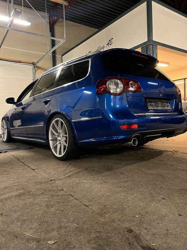 Blå Begagnad 2008 VW Passat R Kombi | 169 500 kr - Bild 1/4