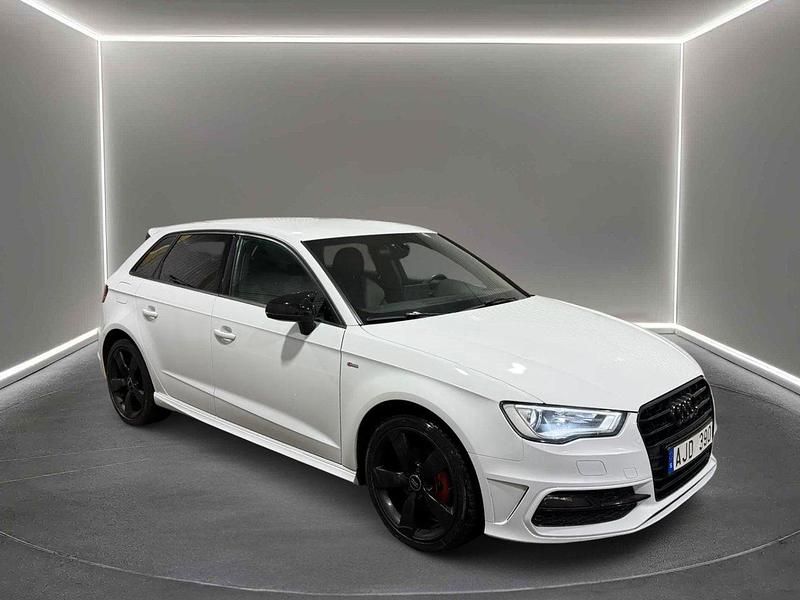 Vit Begagnad 2013 Audi A3 Sportback S-Line Halvkombi | 169 900 kr (Dyr) - Bild 1/4