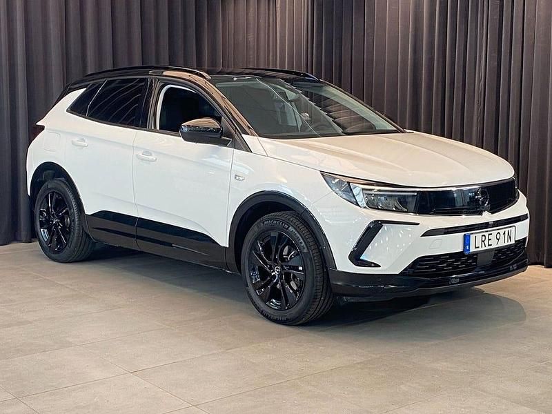 Vit Begagnad 2024 Opel Grandland X SUV | 279 500 kr (Lite dyr) - Bild 1/4