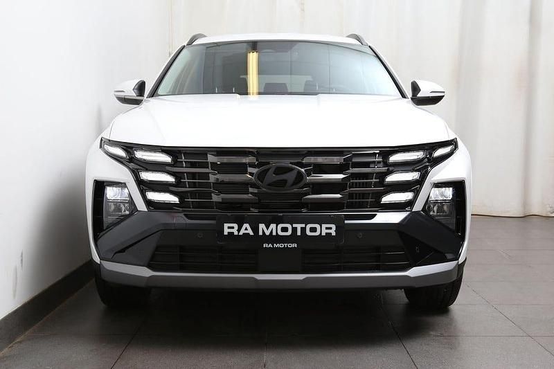 Ny Hyundai Tucson Essential 252 HK (185 kW) 2025 Shimmering silver  metallic SUV
