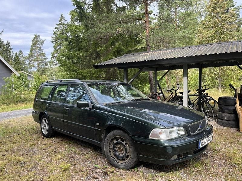 Grön Begagnad 2000 Volvo V70 Standard Kombi | 10 000 kr (Superpris) - Bild 1/4