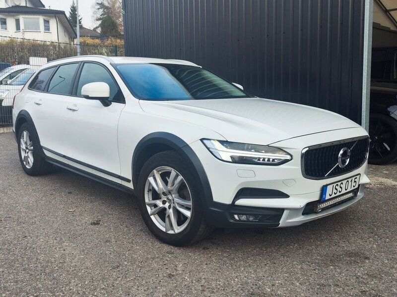 Vit Begagnad 2018 Volvo V90 CC Business Edition Kombi | 189 000 kr - Bild 1/4