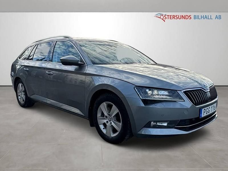 Grå Begagnad 2017 Skoda Superb Business Line Kombi | 159 900 kr (Bra pris) - Bild 1/4