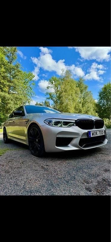 Silver Begagnad 2019 BMW M5 Sedan | 670 000 kr (Bra pris) - Bild 1/4
