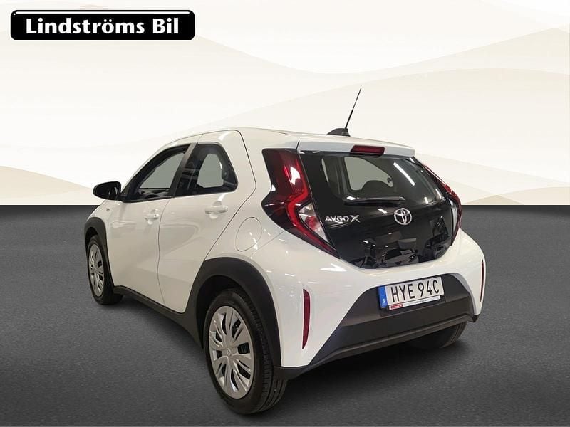 Begagnad Toyota Aygo X X-play 73 HK (53 kW) 2022 Vit SUV