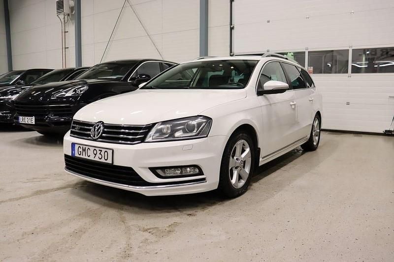 Vit Begagnad 2014 VW Passat R-line Kombi | 79 800 kr (Bra pris) - Bild 1/4