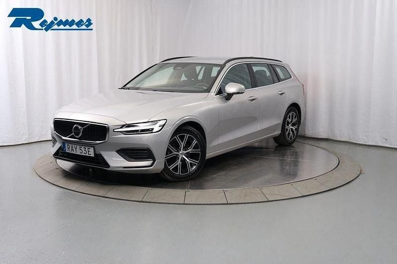 Silver Begagnad 2023 Volvo V60 Core Kombi | 329 900 kr (Bra pris) - Bild 1/4