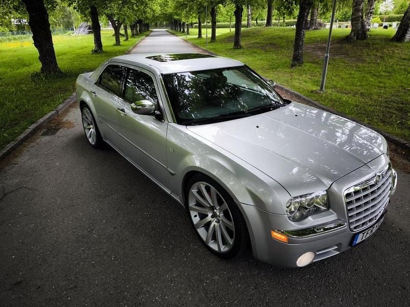 Silver Begagnad 2005 Chrysler 300C Sedan | 60 000 kr (Dyr) - Bild 1/4