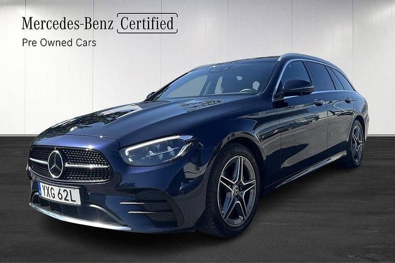 Mörkblå Begagnad 2021 Mercedes E220 Kombi | 429 900 kr (Marknadspris) - Bild 1/4