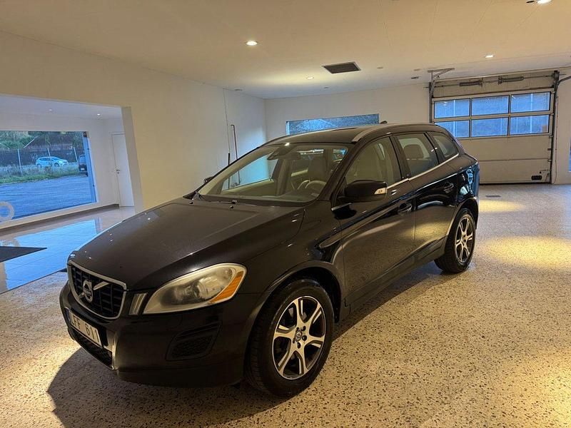 Svart Begagnad 2010 Volvo XC60 Summum SUV | 64 900 kr - Bild 1/4