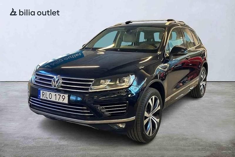 Mörkblå Begagnad 2017 VW Touareg R-line SUV | 229 000 kr (Marknadspris) - Bild 1/1