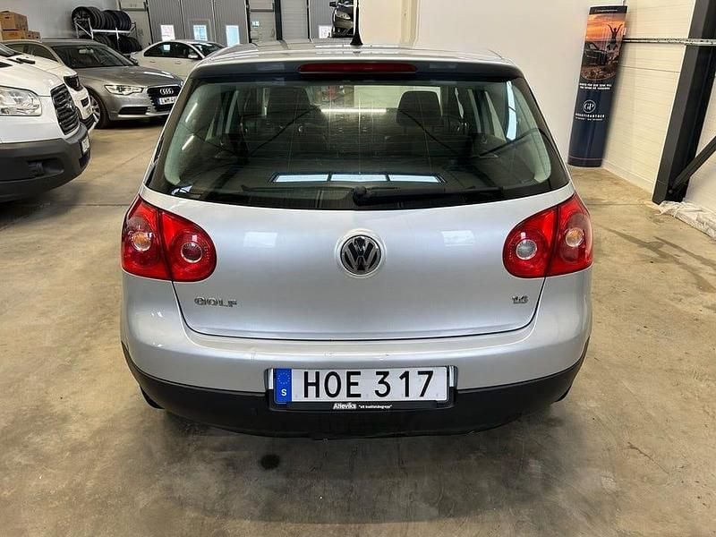 Begagnad VW Golf VI Trendline 102 HK (75 kW) 2009 Silver Halvkombi