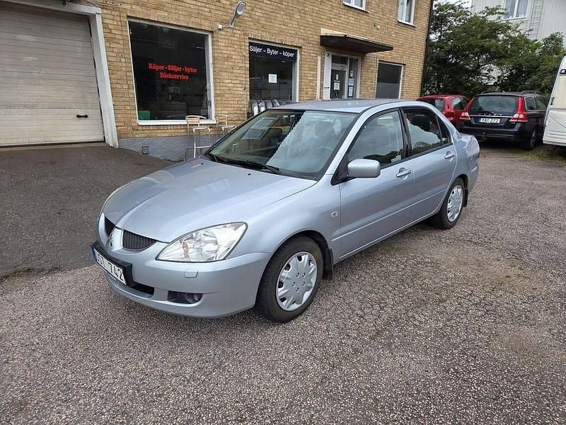 Silver Begagnad 2004 Mitsubishi Lancer Sedan | 19 900 kr (Marknadspris) - Bild 1/4
