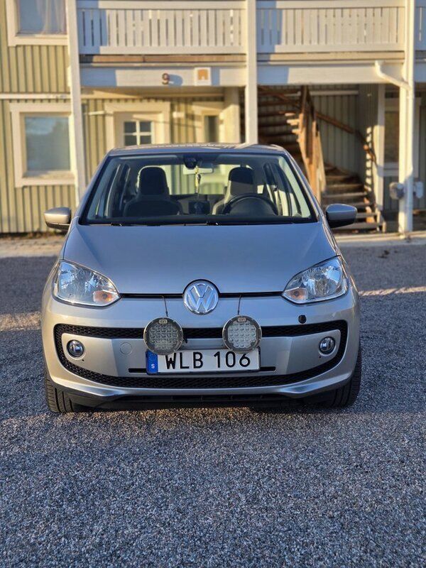 Silver Begagnad 2016 VW up! high up! Halvkombi | 85 000 kr (Marknadspris) - Bild 1/4
